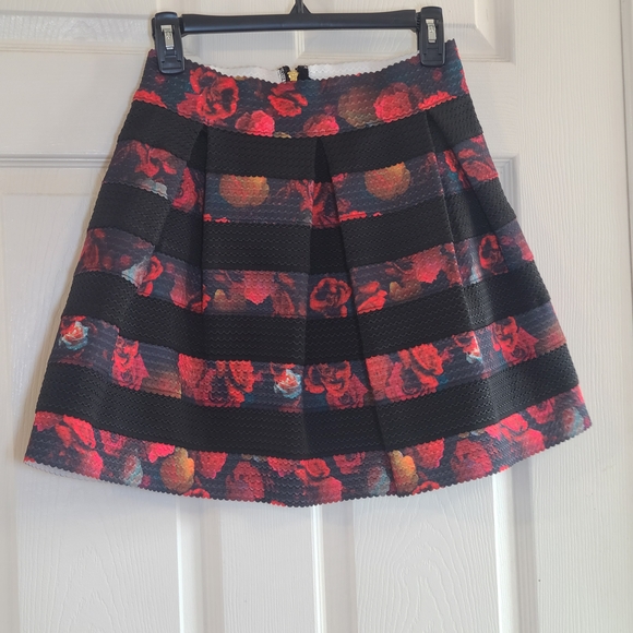 Guess Dresses & Skirts - Floral Striped A-Line Skirt in Black and Red